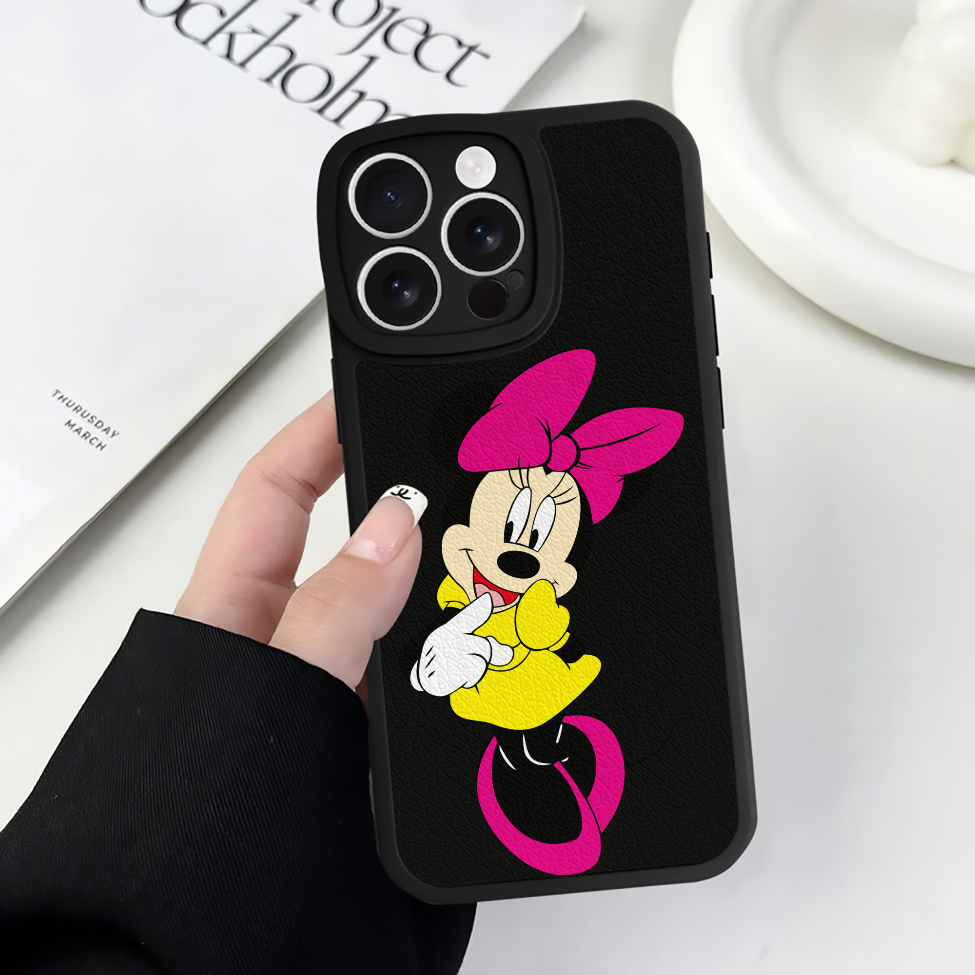 （画像用） ミッキーマウス Mickey Mouse 【iPhone 16シリーズ対応】シリコンスマホケース（レザー調） 材質：シリコン